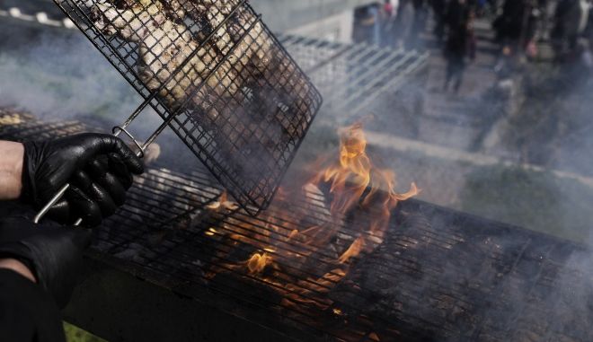  Τσικνοπέμπτη: Τι γιορτάζουμε σήμερα και γιατί ψήνουμε κρέας;