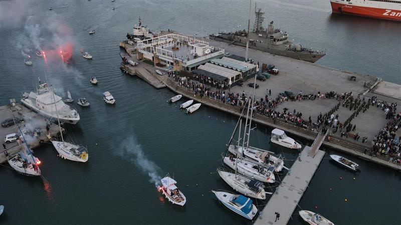  Αλεξανδρούπολη: Με κάθε λαμπρότητα η αναπαράσταση της υποδοχής της Παναγίας Τριφώτισσας στο λιμάνι