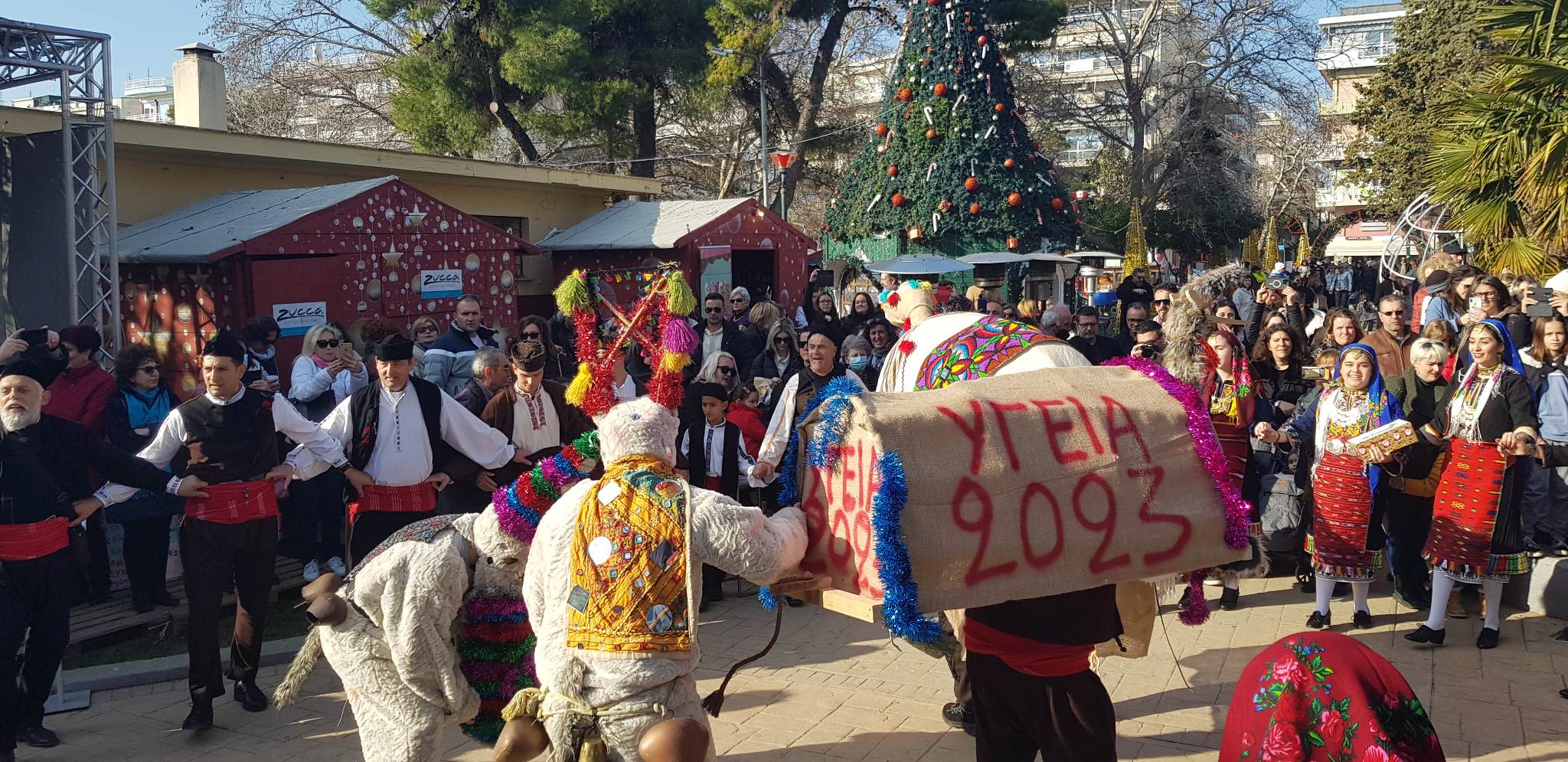  Όλη η Αλεξανδρούπολη «στο πόδι» με το έθιμο “Καμήλες & Ντιβιτζίδες”