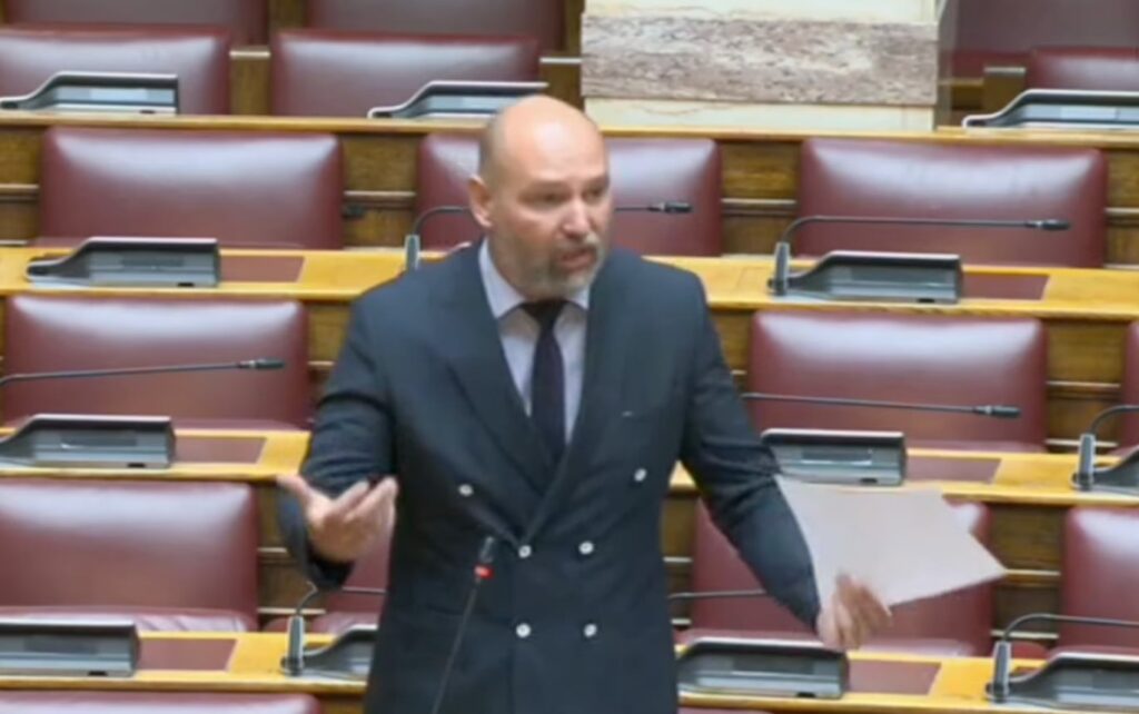 Πάρης Παπαδάκης