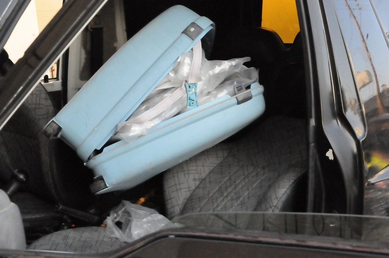 Κατασχεμένες συσκευασίες ακατέργαστης κάνναβης από όχημα