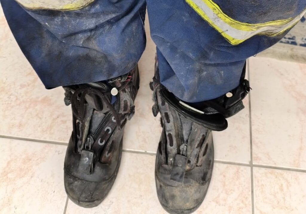 Πυροσβέστης μετά από κατάσβεση πυρκαγιάς στον Έβρο