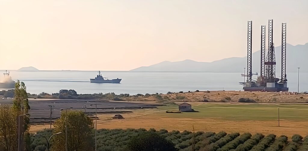 Άφιξη αρματαγωγού Ρόδος στο λιμάνι Καβάλας με μετανάστες από Κρήτη