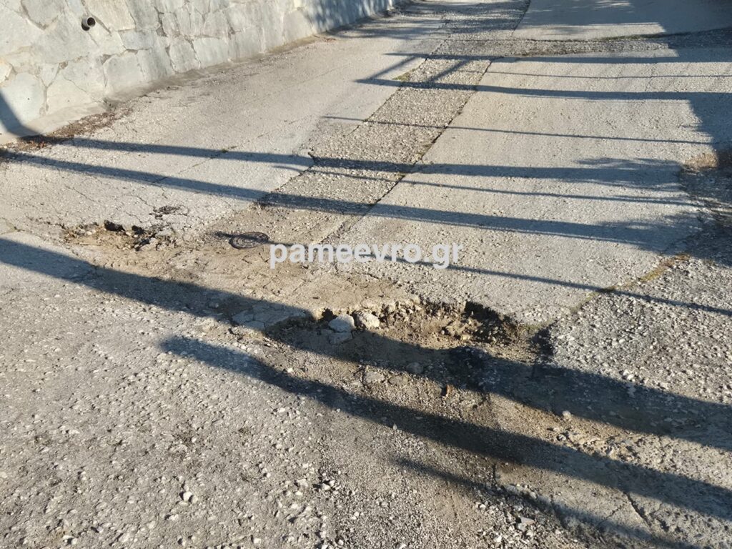 Κατεστραμμένο οδόστρωμα και λακκούβες στο Ασπρονέρι Διδυμοτείχου