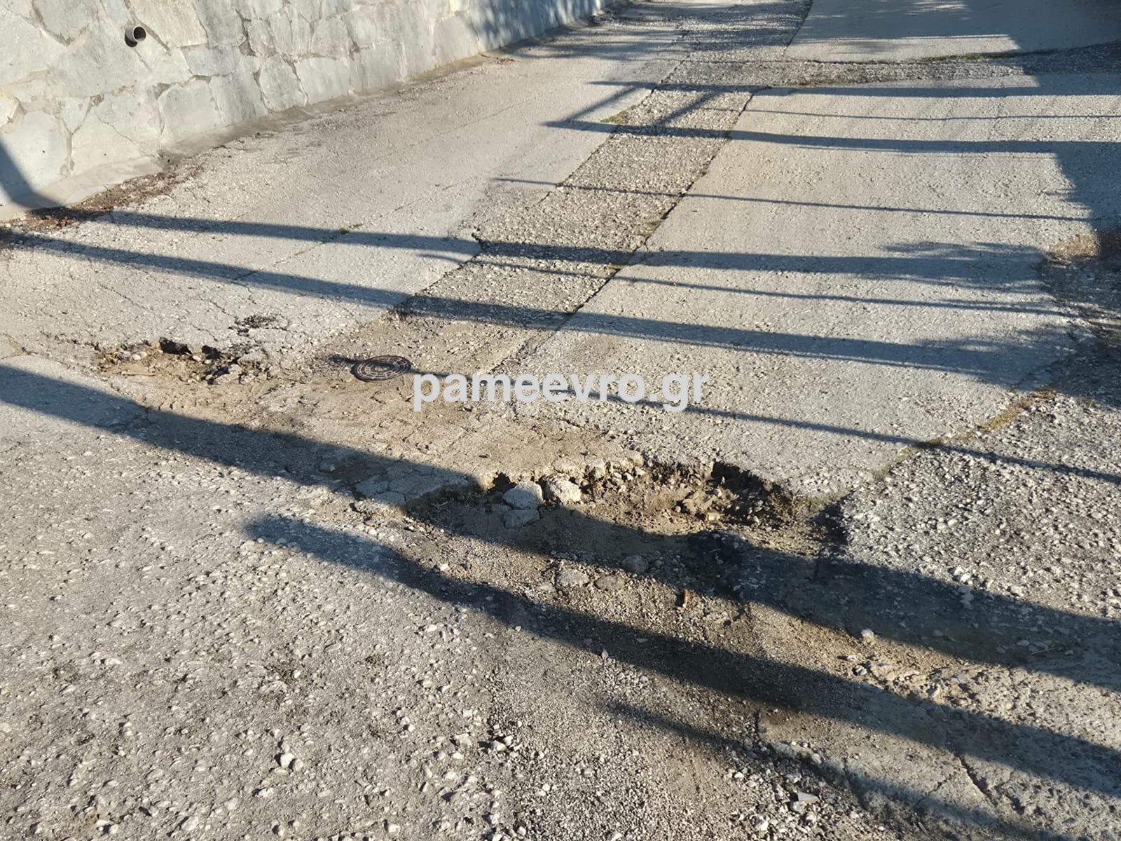 Κατεστραμμένο οδόστρωμα και λακκούβες στο Ασπρονέρι Διδυμοτείχου