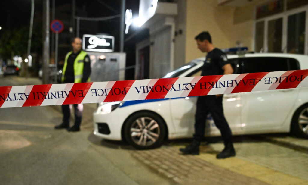 Αστυνομικό περιπολικό και το σήμα της ΕΛ.ΑΣ. στην Καβάλα