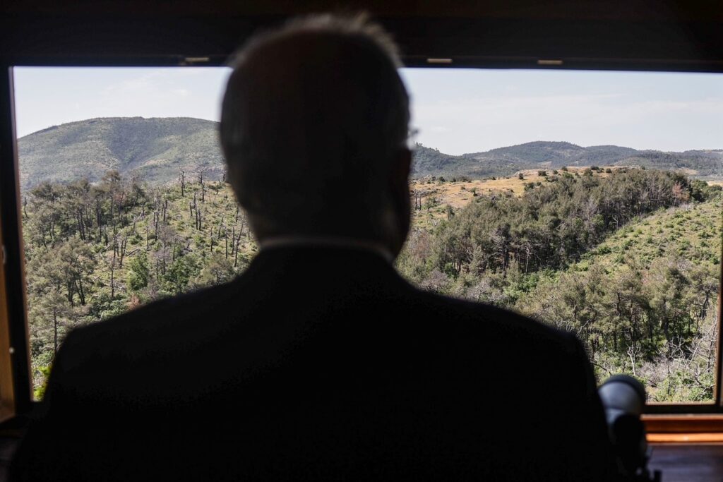Ο Πρόεδρος της Δημοκρατίας Κωνσταντίνος Τασούλας στο Δάσος Δαδιάς κατά την επίσκεψή του στον Έβρο