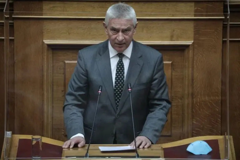 Ο βουλευτής Έβρου Αναστάσιος Δημοσχάκης μιλά στην Κοινοβουλευτική Ομάδα της ΝΔ για το Σύνταγμα