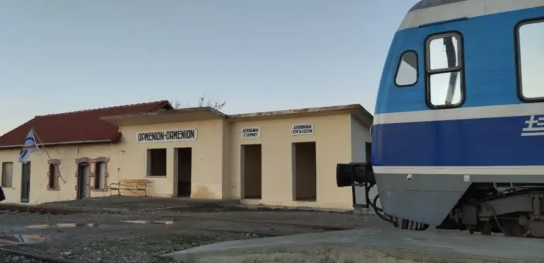 Τρένο της Hellenic Train σε σιδηροδρομική γραμμή στον Έβρο