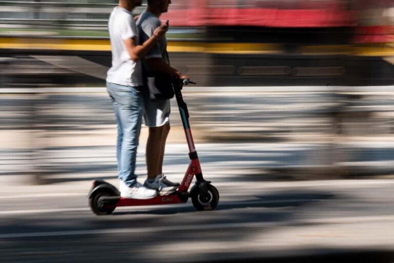 Χρήση ηλεκτρικού πατινιού για διακίνηση μεταναστών στον Έβρο