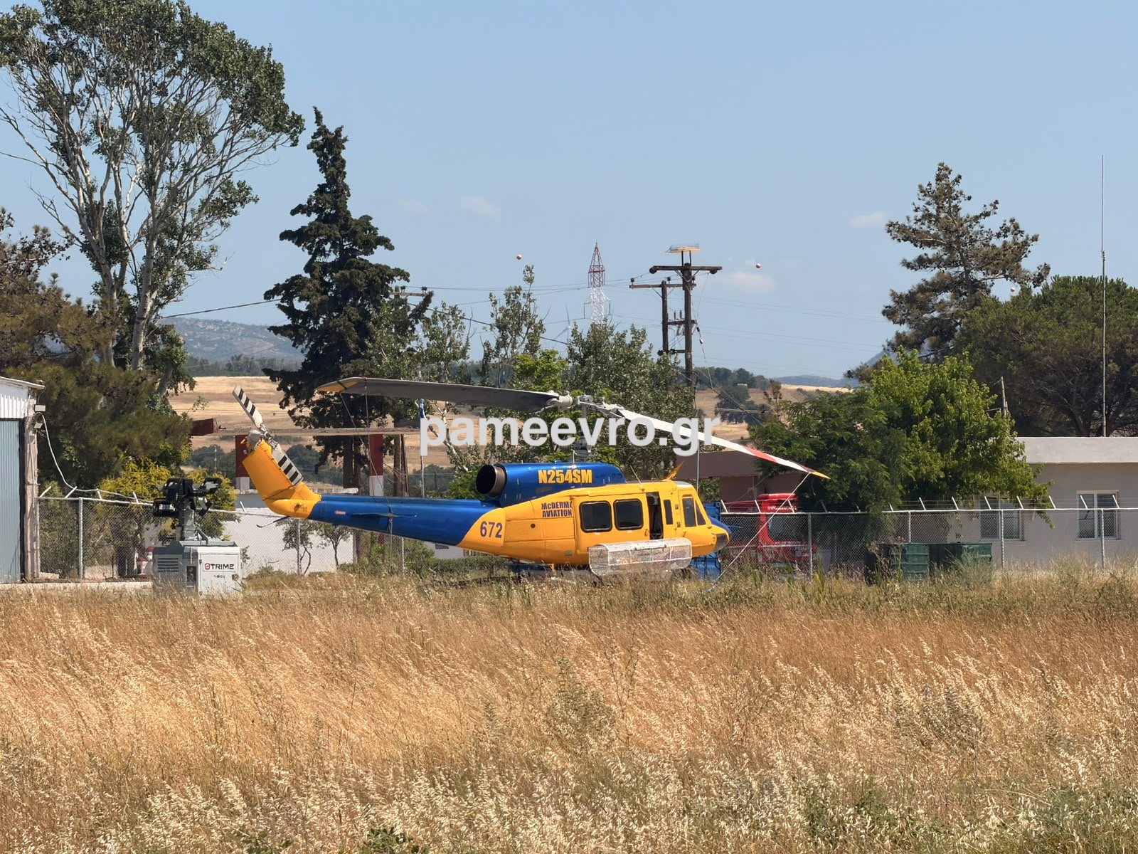 Το δασοπυροσβεστικό ελικόπτερο Bell στην Αλεξανδρούπολη έτοιμο για επιχειρήσεις κατάσβεσης.
