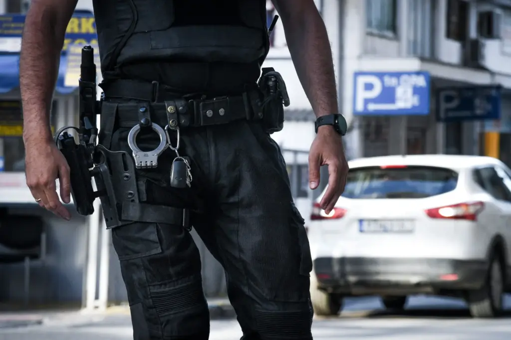 Πρώην αστυνομικός μιλά για την υπόθεση με το πλαστό απολυτήριο