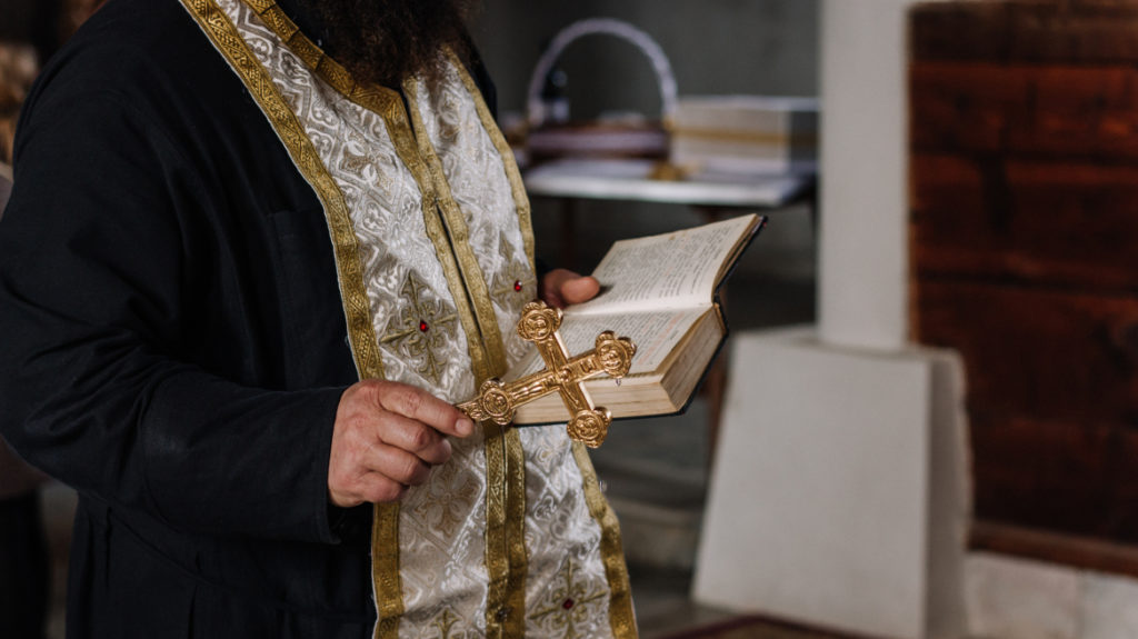 Ιερέας καταδικάστηκε για ενδοοικογενειακή απειλή στη Βόρεια Ελλάδα