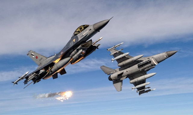 Τουρκικό F-16 κατά τη διάρκεια πτήσης στο Αιγαίο