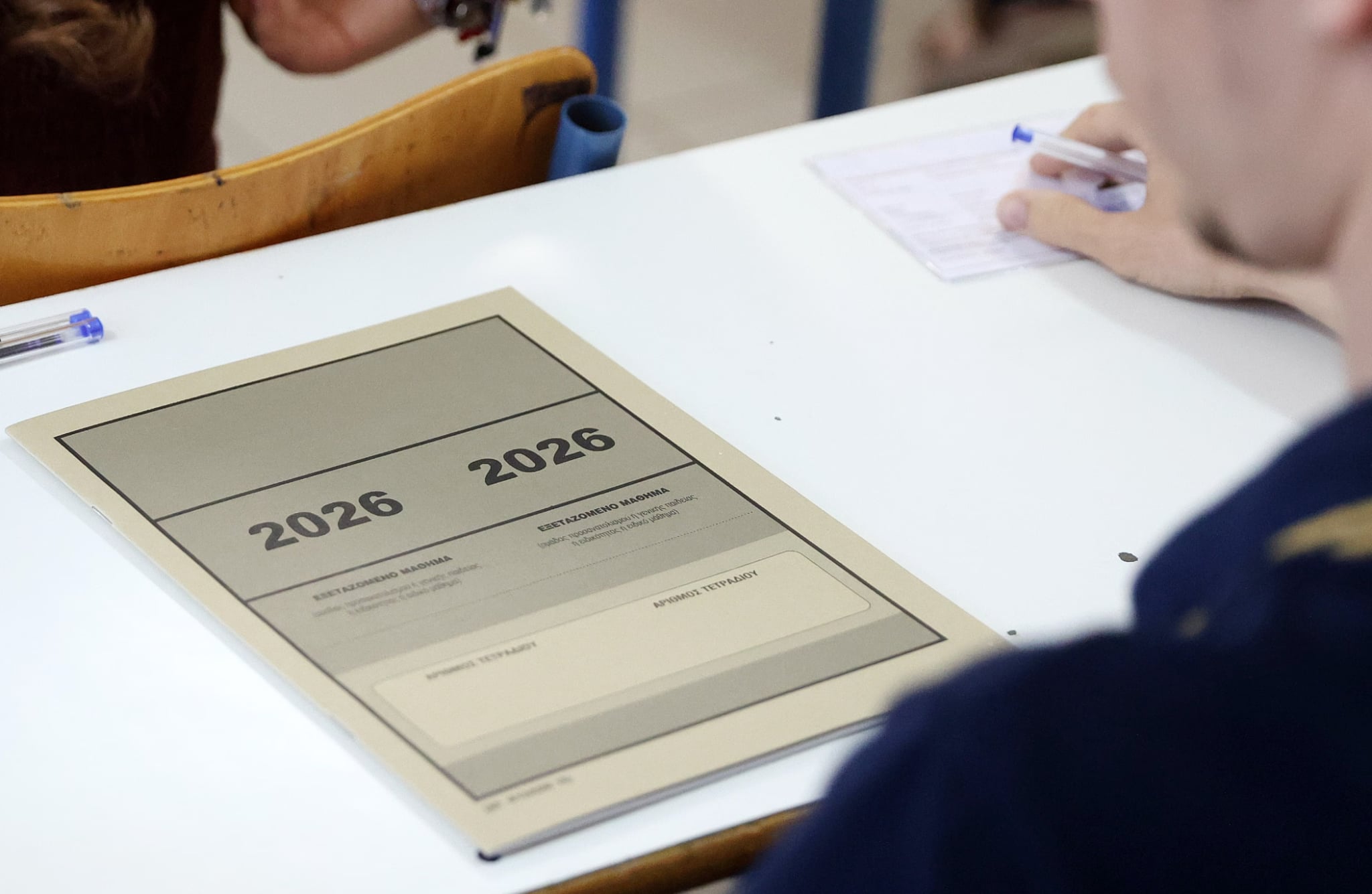 Υποψήφιοι πανελλαδικών εξετάσεων ΕΠΑΛ σε αίθουσα εξέτασης