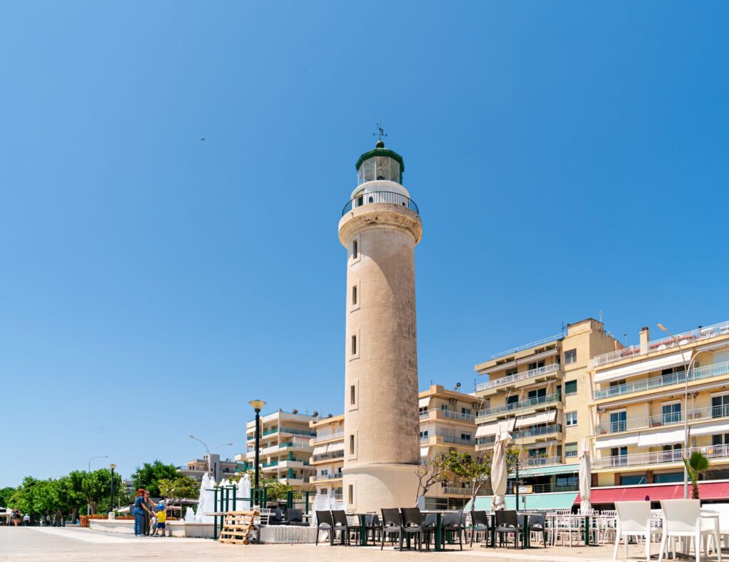 Ο Φάρος της Αλεξανδρούπολης και η Πλατεία Φάρου με τραπεζοκαθίσματα