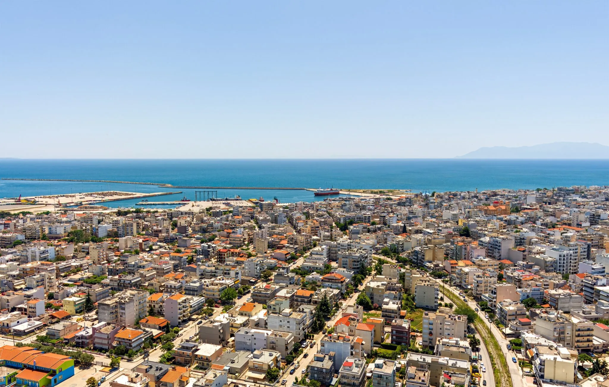 Νέος νόμος για τις πολυκατοικίες με αλλαγές σε κοινόχρηστα και Airbnb