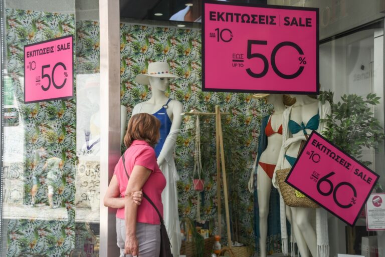 Θερινές εκπτώσεις στην αγορά της Ορεστιάδας την πρώτη ημέρα λειτουργίας