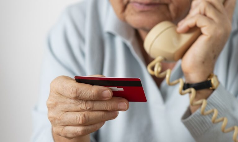 Τραπεζικές νέας γενιάς:Τα νέα κόλπα με ψεύτικους λογιστές και φωνές AI που αδειάζουν λογαριασμούς