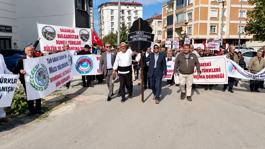 Αδριανούπολη: Μαύρο στεφάνι στο ελληνικό προξενείο με αιχμές για τη Θράκη (ΒΙΝΤΕΟ)
