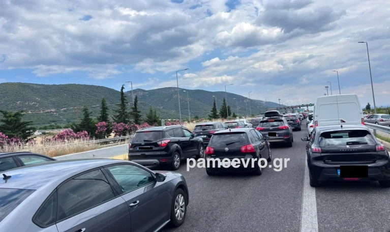 Διόδια Ιάσμου: Ουρές χιλιομέτρων και καταγγελίες από την Περιφέρεια κατά της Νέας Εγνατίας Οδού