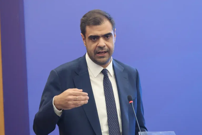 Εσωκομματικός «πόλεμος» για το επίδομα ανεργίας: Η δήλωση Μαρινάκη, η αντίδραση Κεραμέως και οι αποστάσεις στελεχών