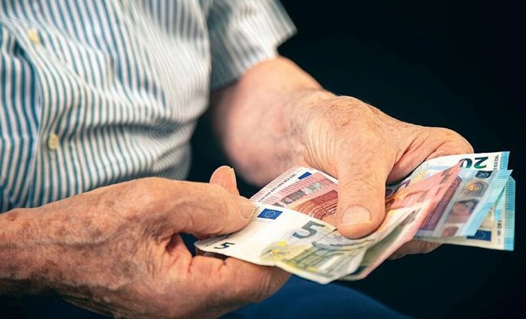 Συντάξεις: Ποιοι θα πάρουν τα 400 ευρώ που ανακοίνωσε ο Κυριάκος Μητσοτάκης στη ΔΕΘ