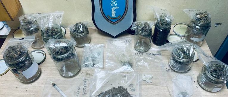 Σαμοθράκη: Συνελήφθη 47χρονος Λιθουανός με κάνναβη, μεθαμφεταμίνη και κρύπτες στα Θέρμα