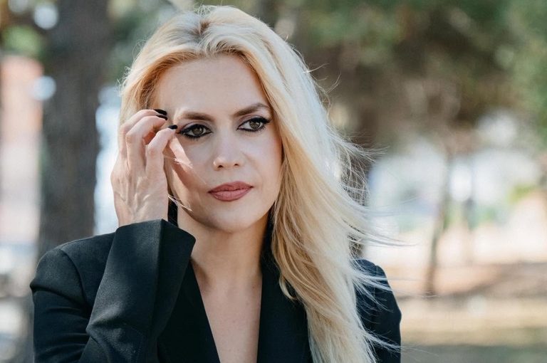 Κατερίνα Μπέρδου: «Διπλά επικίνδυνη η κυβέρνηση» – Η ομολογία για την Κάσο και τα ψέματα στον λαό