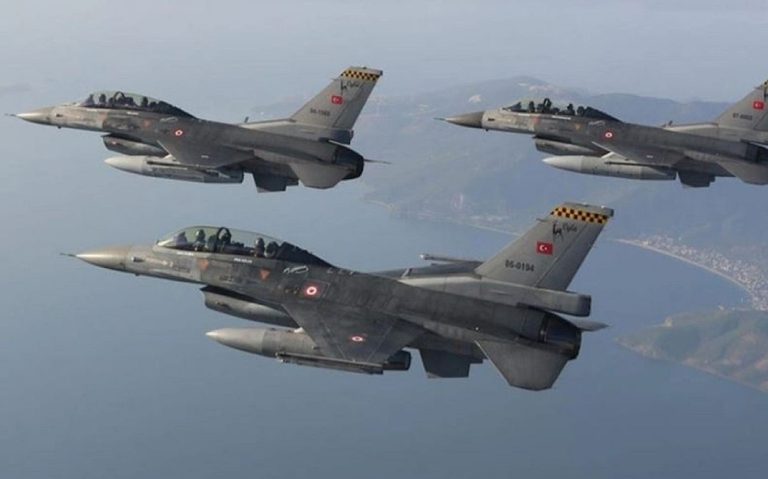 Δεν έχει τέλος η τουρκική προκλητικότητα : Δύο οπλισμένα τουρκικά F-16 και τέσσερα UAV – Τι κατέγραψε το ΓΕΕΘΑ