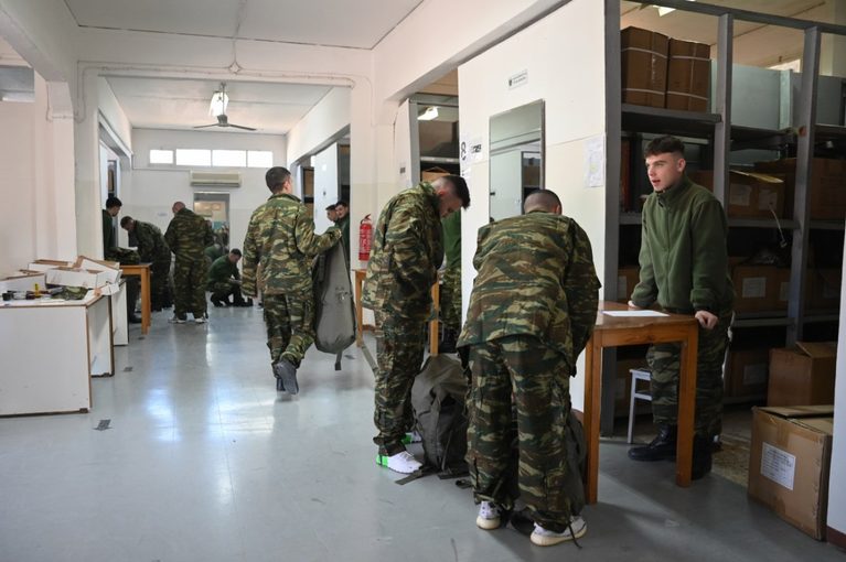 Στρατιωτική θητεία: Πρώτα ο στρατός, μετά το πανεπιστήμιο για τους 18χρονους